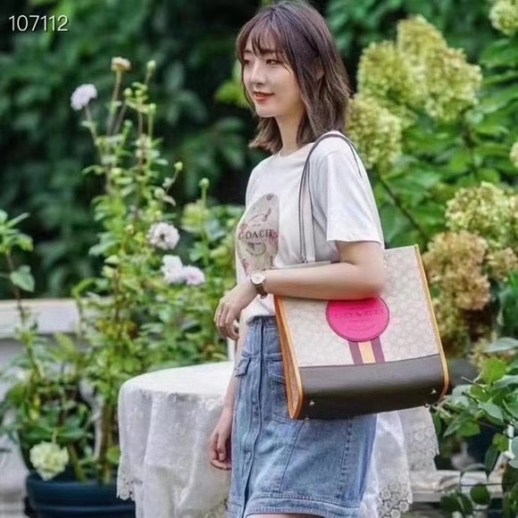 Coach Dempsey Tote In Signature Jacquard With Stripe And Coach Patch - Picture 5 of 8